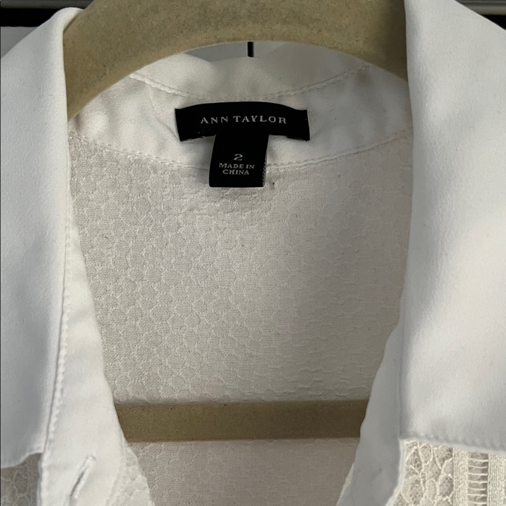 Ann Taylor Sleeveless White Textured Blouse - Picture 3 of 11